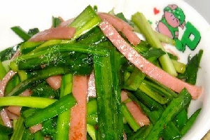 韭菜炒午餐肉