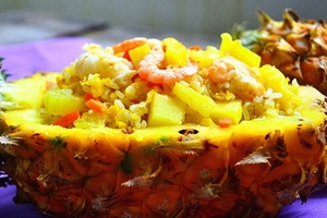菠萝鲜虾炒饭