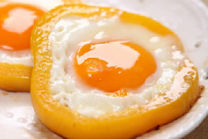 彩椒圈煎鸡蛋