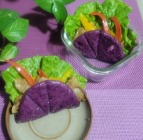 紫薯荷叶饼夹彩椒肉