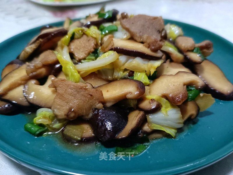 猪肉白菜炒香菇